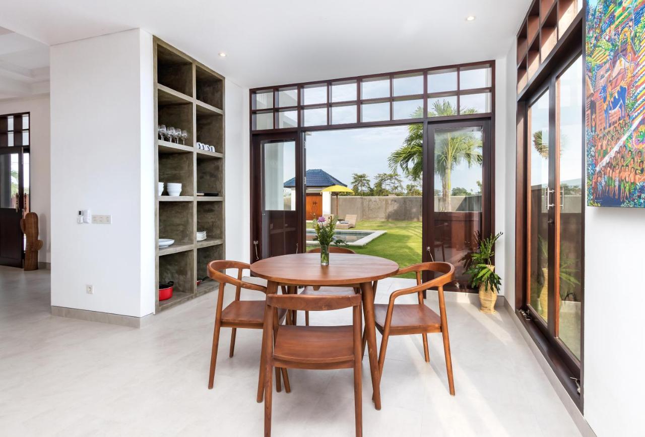 Villa Besakih 5BR, 5 mins to beach - Canggu Bagian luar foto