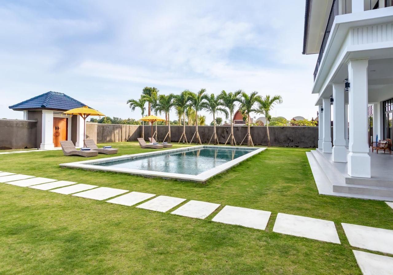 Villa Besakih 5BR, 5 mins to beach - Canggu Bagian luar foto