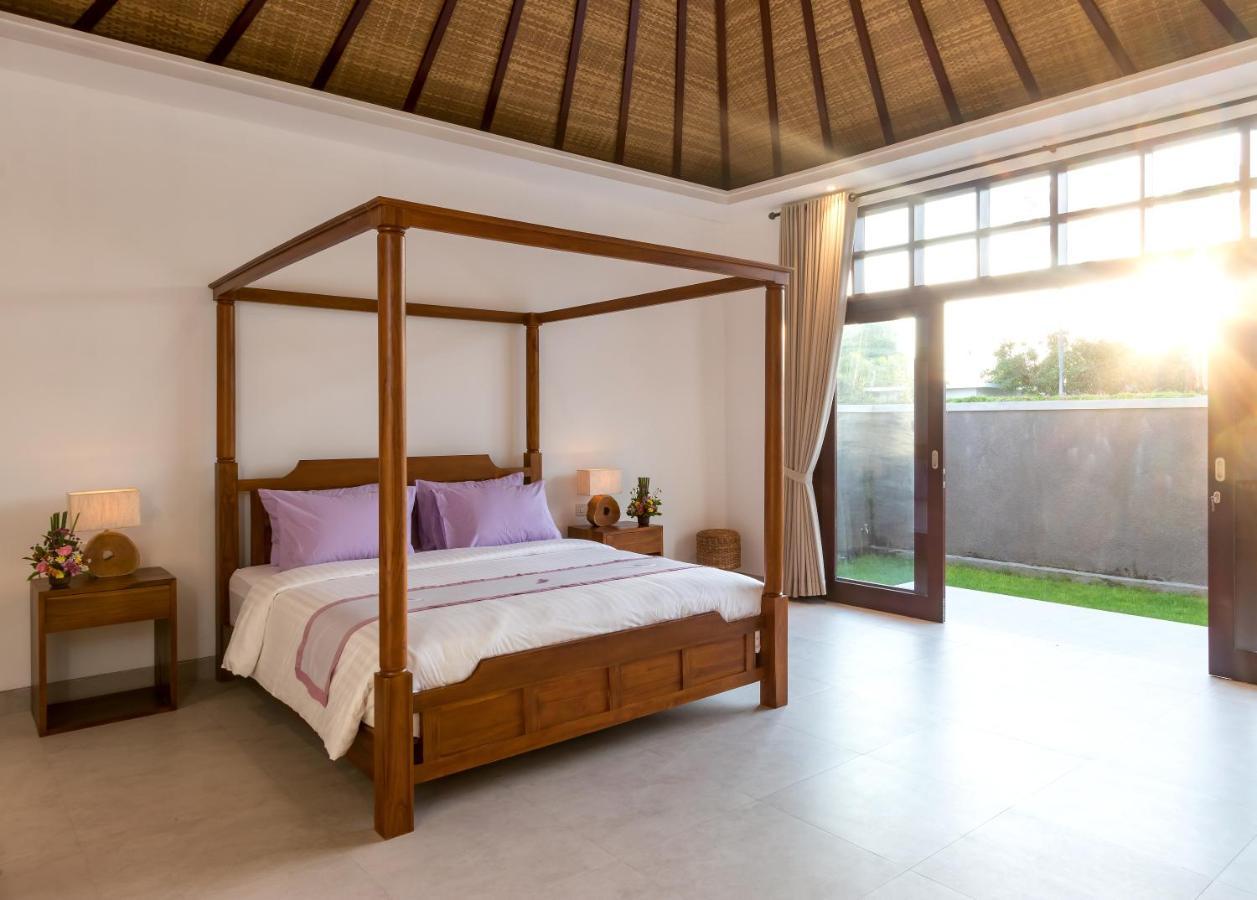 Villa Besakih 5BR, 5 mins to beach - Canggu Bagian luar foto