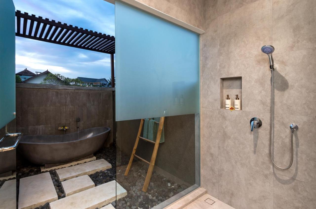 Villa Besakih 5BR, 5 mins to beach - Canggu Bagian luar foto